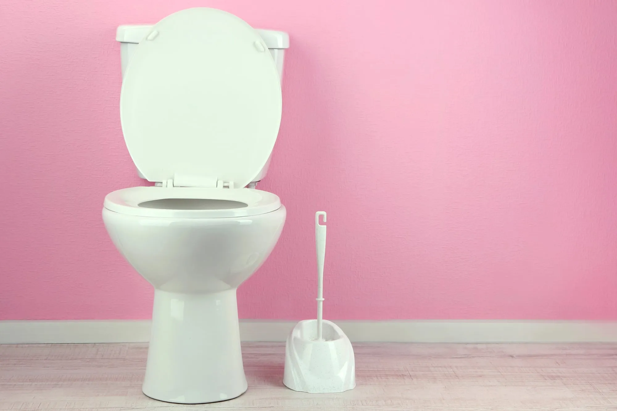 Méthodes efficaces pour déboucher les toilettes bouchées