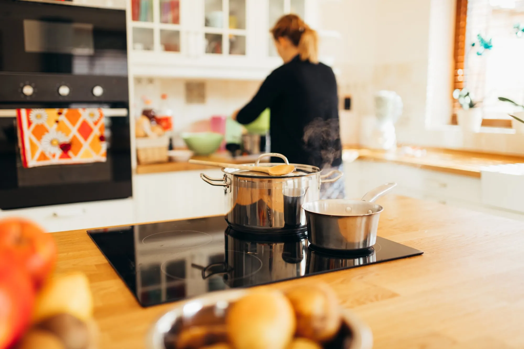 Solutions naturelles pour éliminer les odeurs dans la cuisine