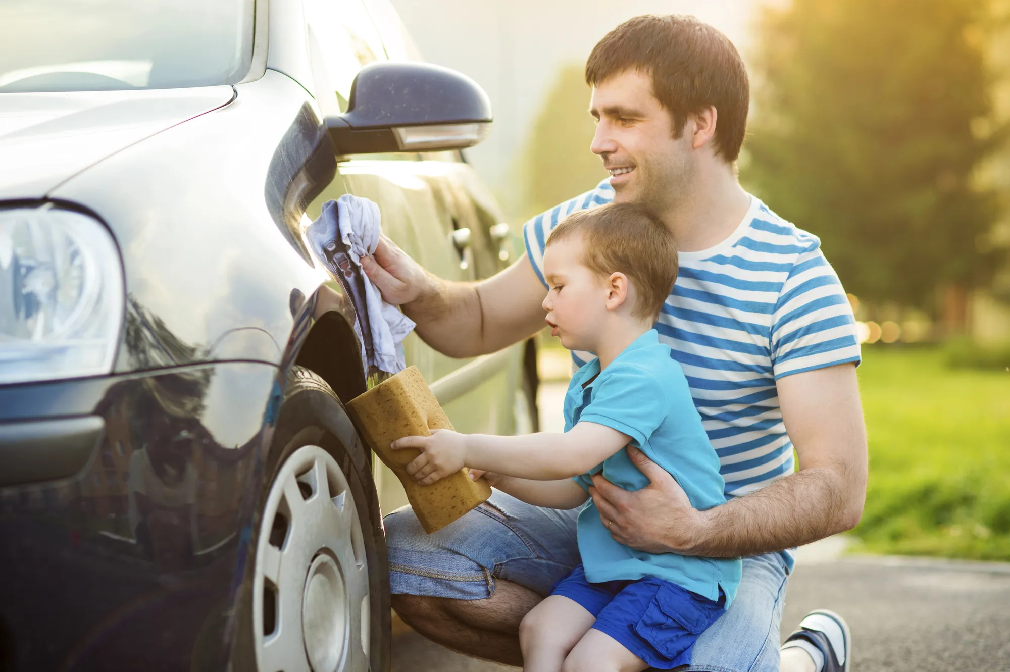 Nettoyage écologique d'une voiture avec des produits naturels